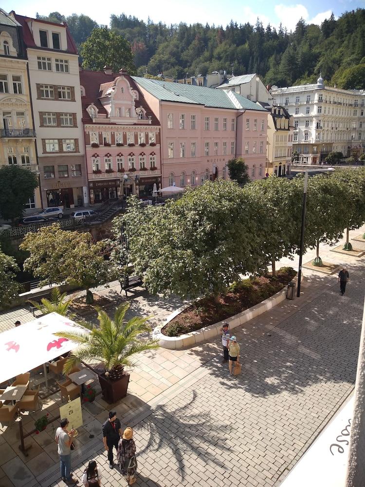 Hotel Renesance Krasna Kralovna Karlovy Vary Exterior photo